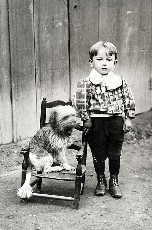 Ein unbekannter Junge mit Hund, Paris